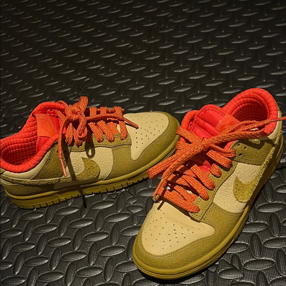 Nike Dunk Low Bronzine Picante Red Womens Size 6 - Picture 2 of 9